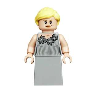 Fleur Delacour, in abito elegante